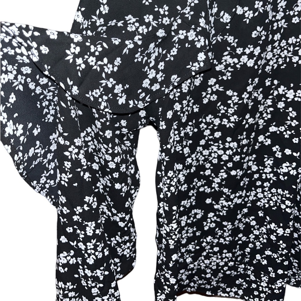 Moa Moa Floral Print Mock Neck Ruffle Detail Blouse Size L - Picture 4 of 7
